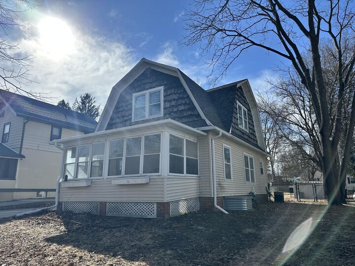 Property Photo:  607 Lynn Avenue  IA 50014 
