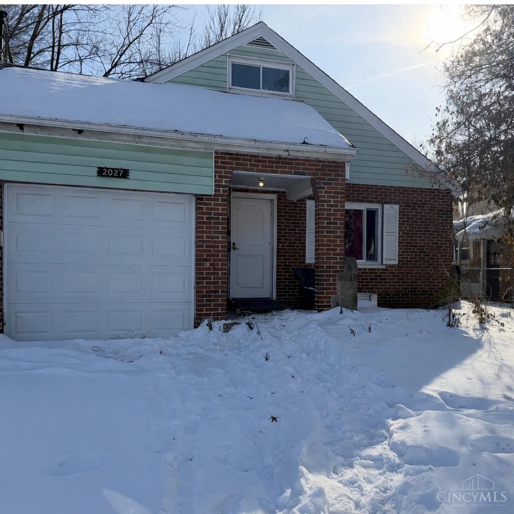 Property Photo:  2027 Sundale Avenue  OH 45239 