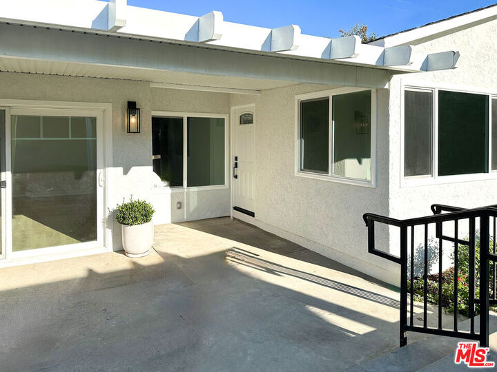 Property Photo:  914 N Evergreen St  CA 91505 
