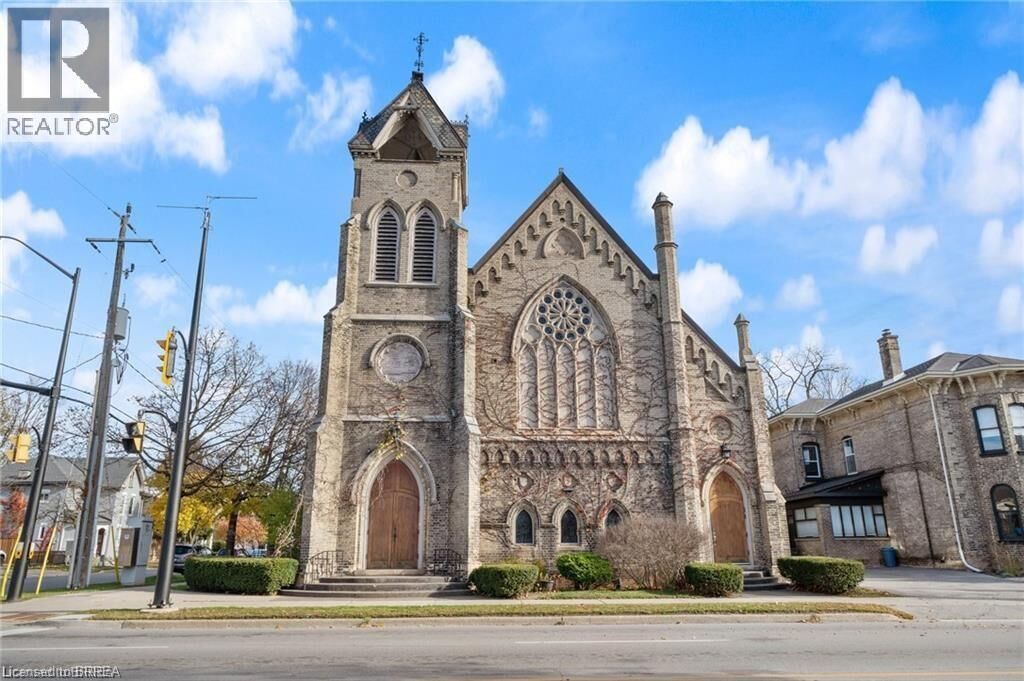 Property Photo:  21 Richmond Street 102  ON N3T 3X9 