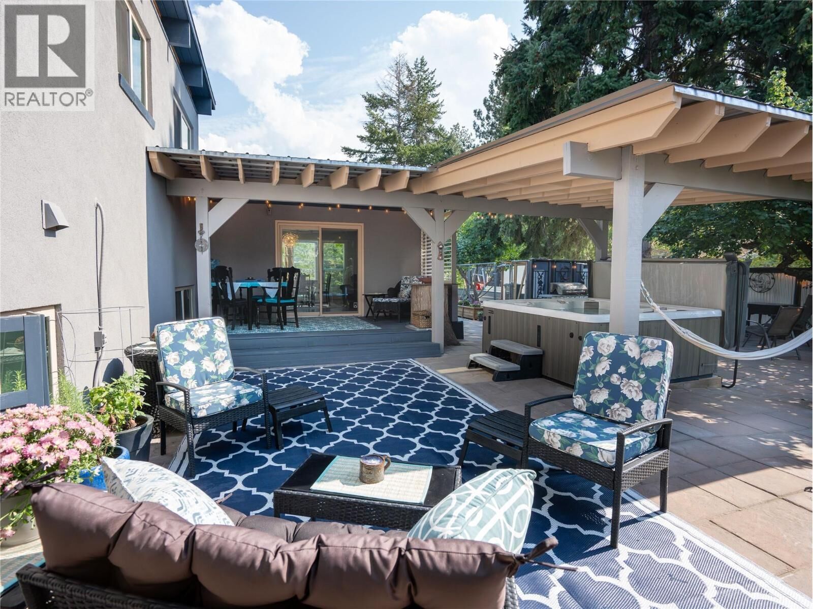 Property Photo:  1618 Duncan Ave E Avenue  BC V2A 2X9 