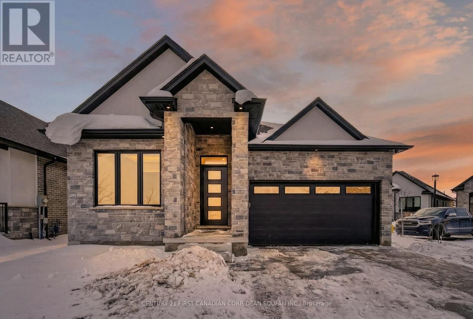 Property Photo:  6990 Clayton Walk 11  ON N6P 0J2 