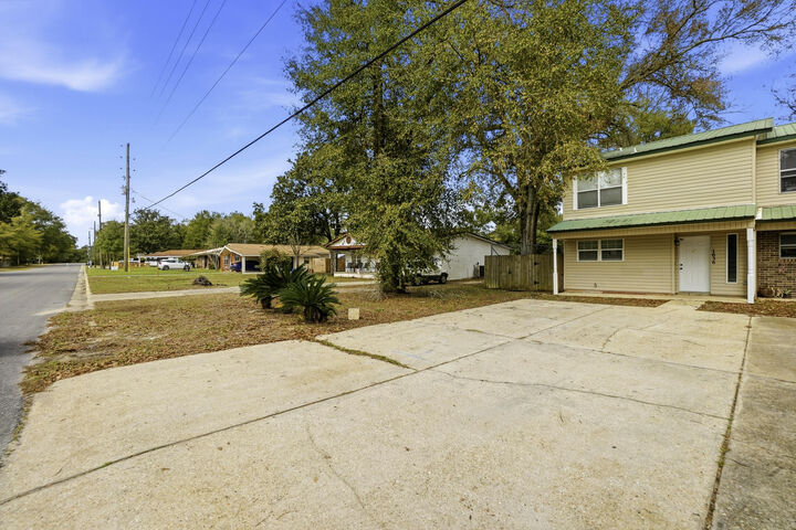 Property Photo:  1636 E 1st Avenue  FL 32539 