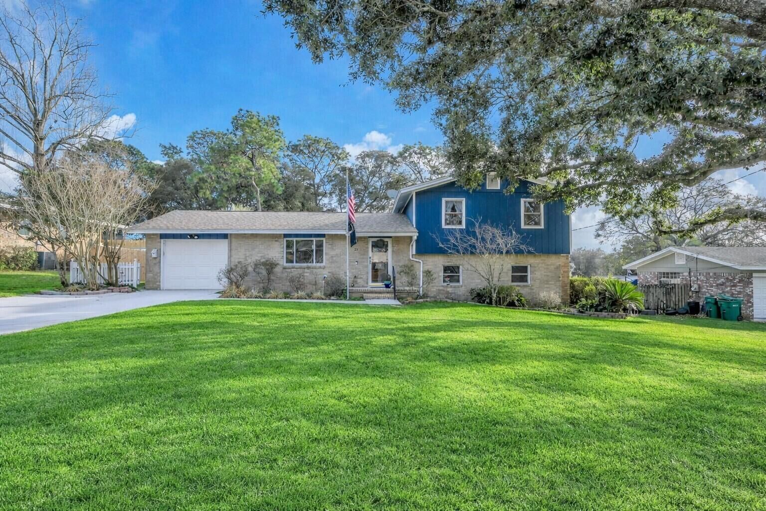 Property Photo: 27 Magnolia Avenue FL 32579