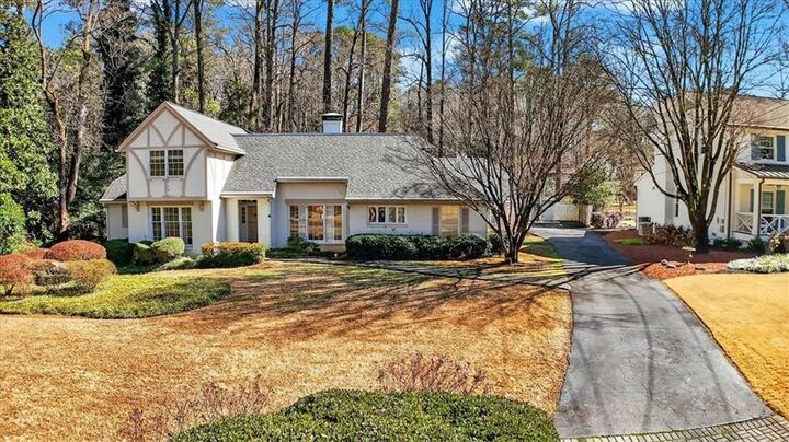 Property Photo:  561 Bridgewater Drive  GA 30328 