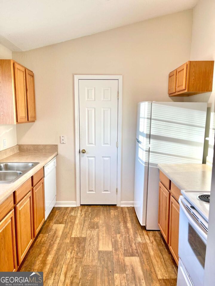 Property Photo:  409 Lawnwood Court  GA 31548 