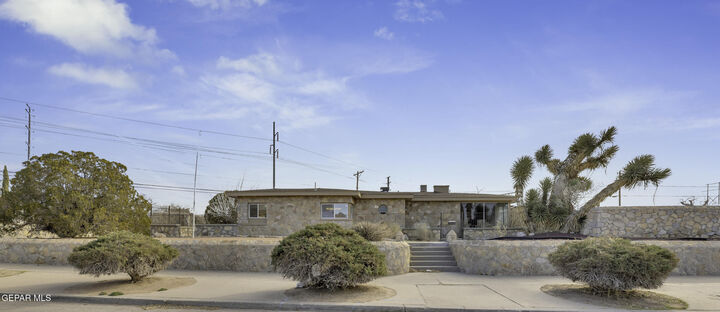 Property Photo:  2500 Hawley Circle Circle  TX 79903 