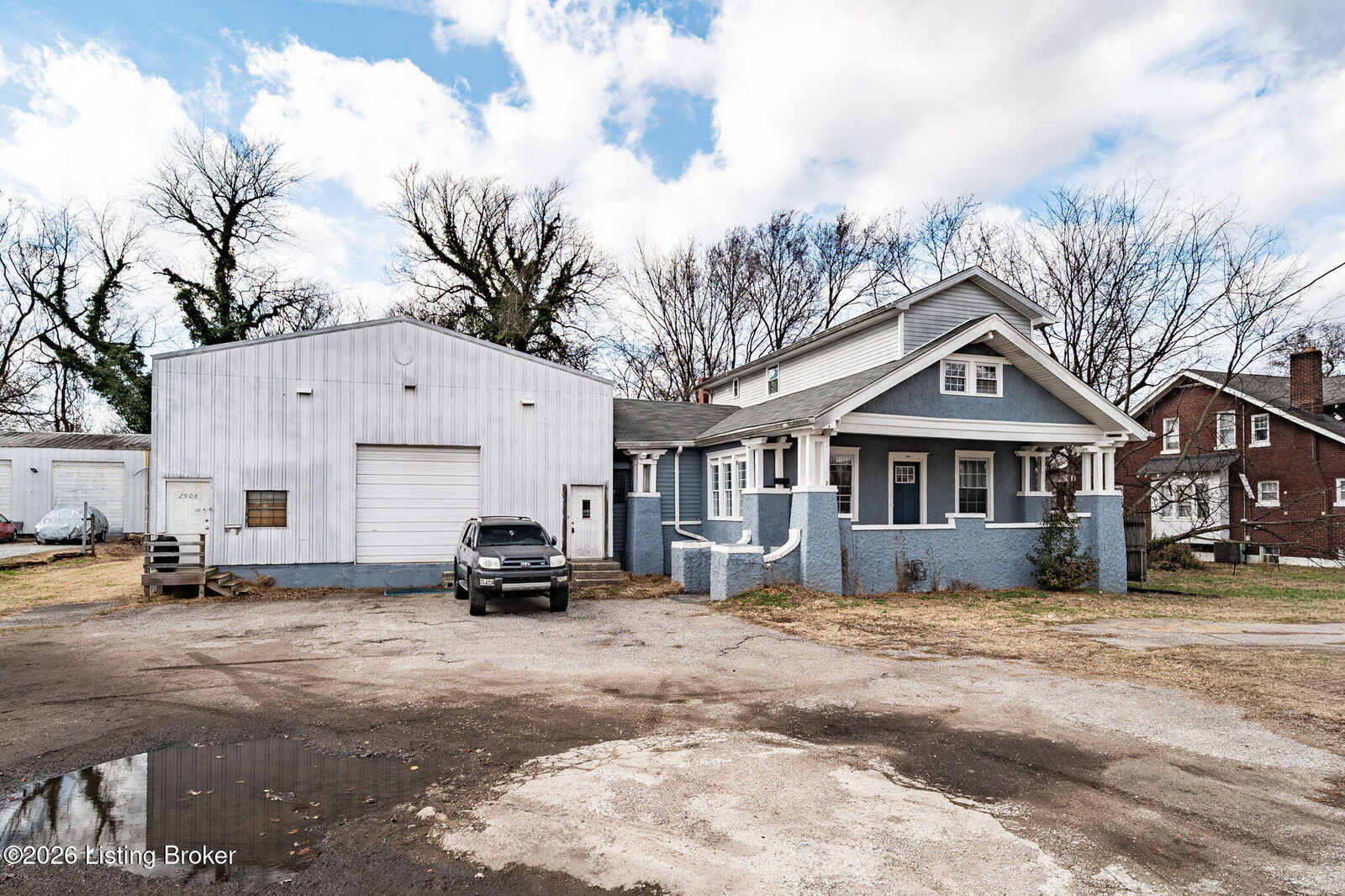 Property Photo:  2906 Dixie Hwy  KY 40216 