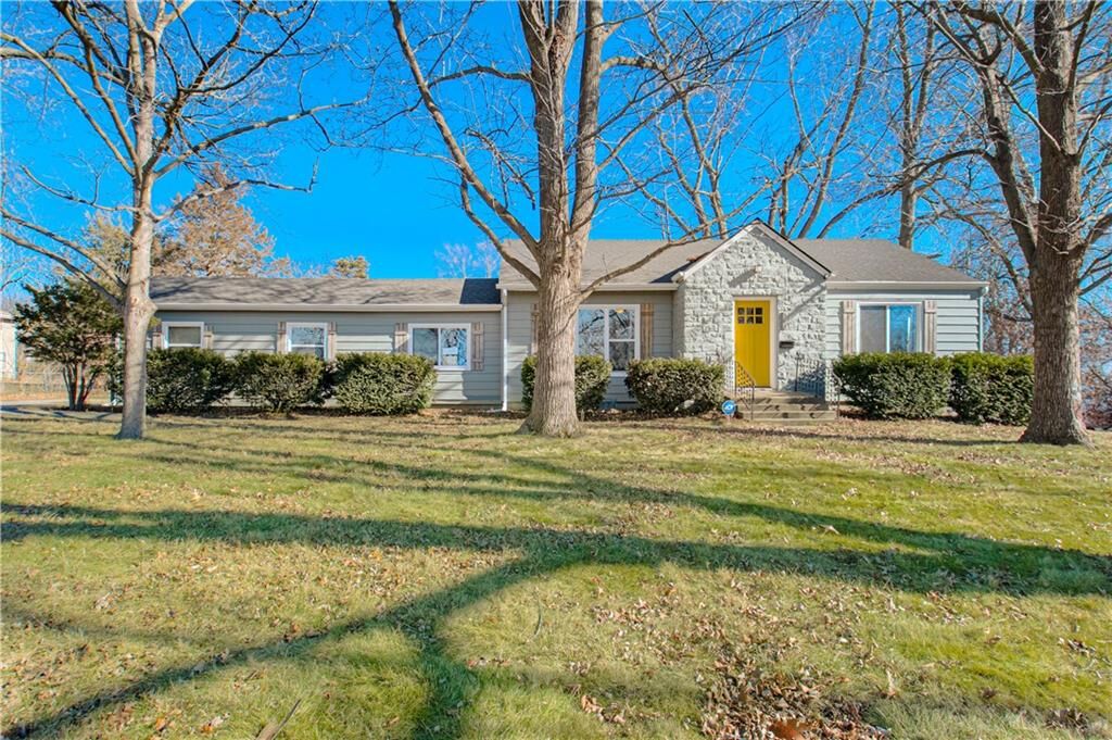 Property Photo:  513 S Cedar Street  MO 64012 