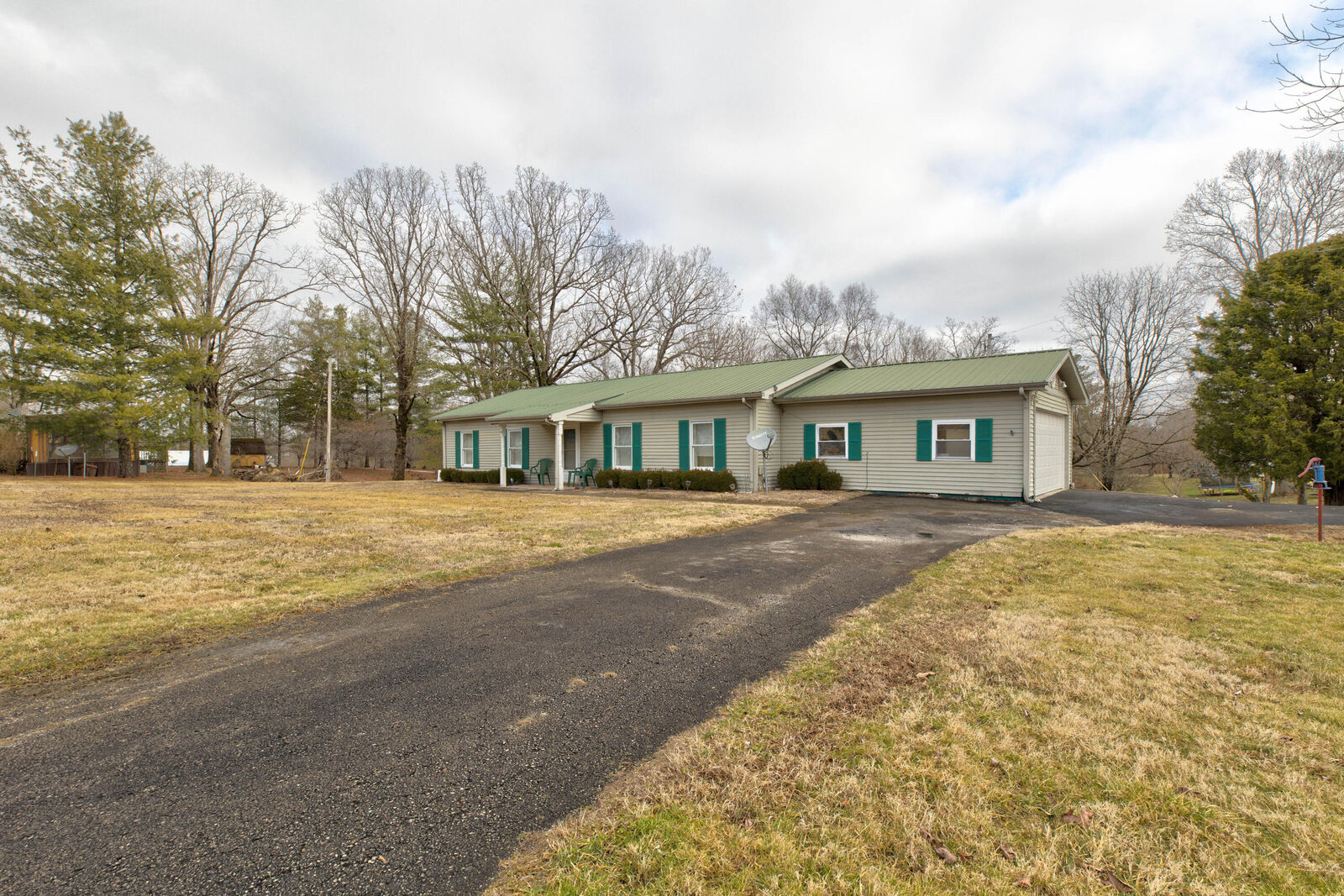 Property Photo:  95 Len Drive  KY 40312 