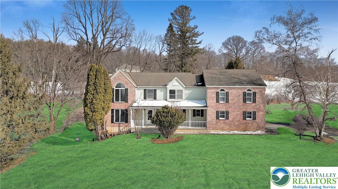 Property Photo:  15 Spring Water Court  PA 18042 