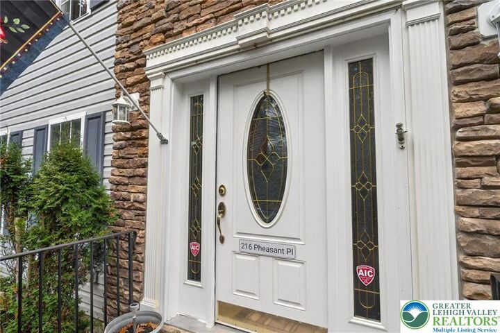 Property Photo: 216 Pheasant Place PA 18466