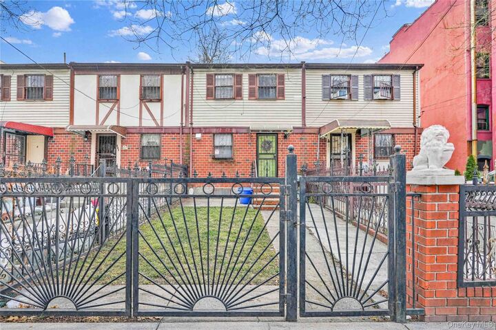 Property Photo:  686 Saint Anns Avenue  NY 10455 