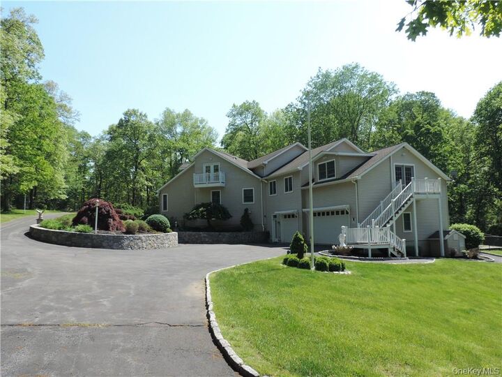 Property Photo:  49 Woodcrest Drive  NY 12533 
