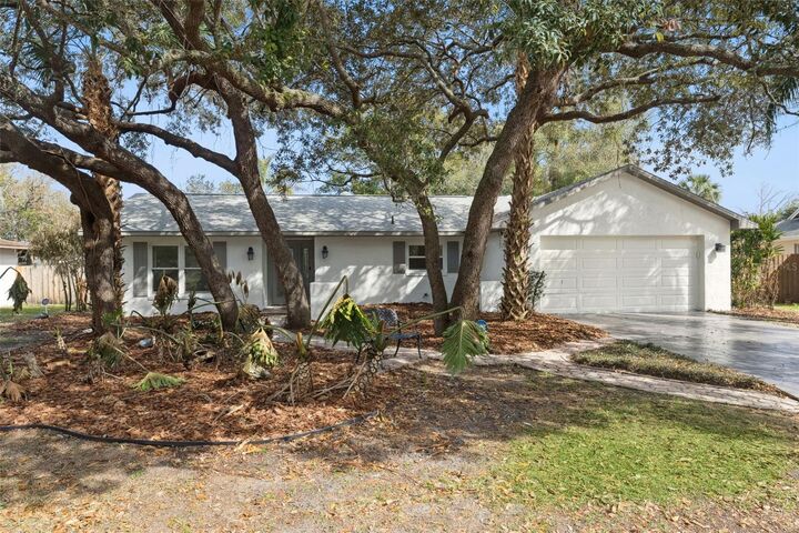 Property Photo: 108 Beaufort Drive FL 32779