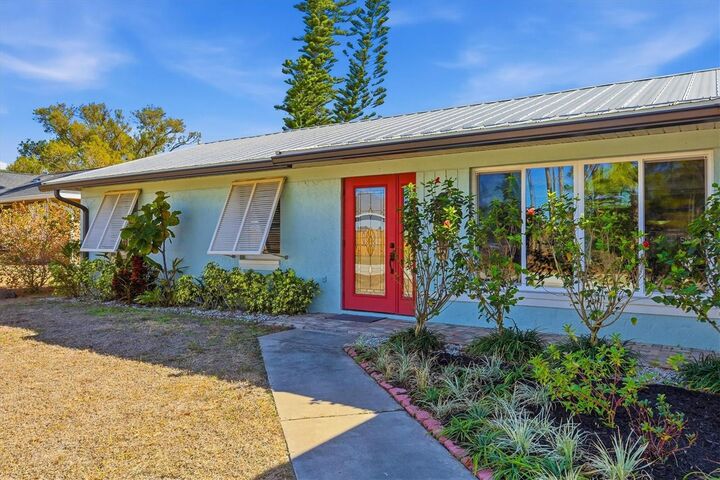 Property Photo:  22365 Albany Avenue  FL 33952 