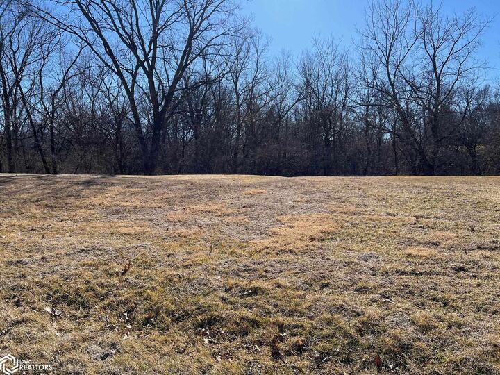 Property Photo:  2815 Lesylvia St  IA 52601 