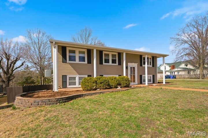 Property Photo:  637 N Virginia Avenue  MO 63025 