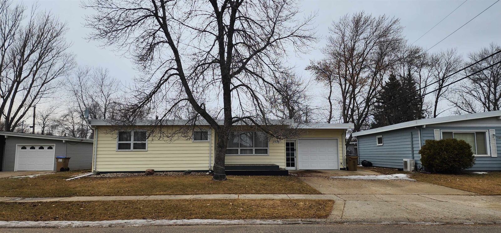 Property Photo: 2525 Skyline Dr NW ND 58703