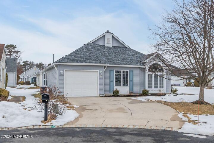 Property Photo:  18 Rumford Court  NJ 08527 