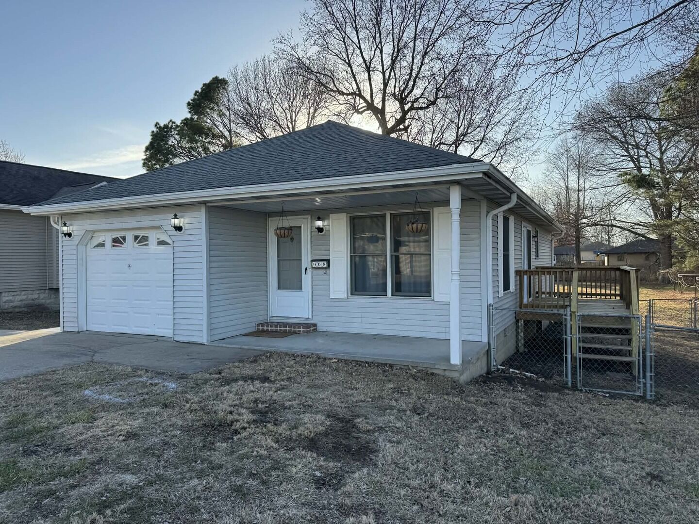 Property Photo:  908 N Johnson Street  IL 62959 