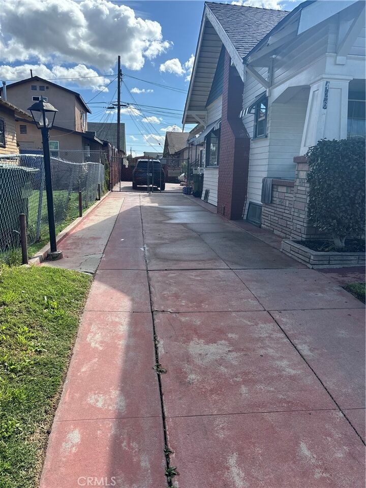 Property Photo: 426 W 51st CA 90037