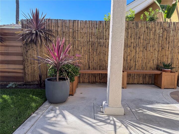 Property Photo:  21865 Jinetes  CA 92691 