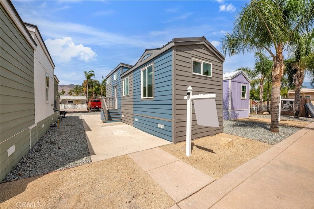 Property Photo:  501 S Mistletoe 17  CA 92582 