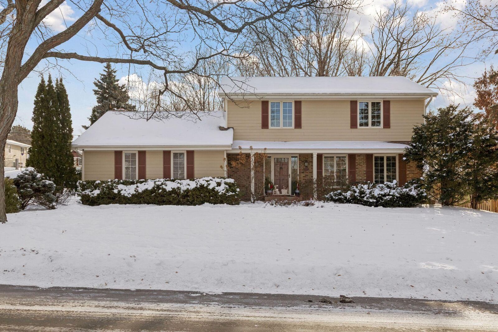 Property Photo:  622 Maple Park Drive  MN 55118 