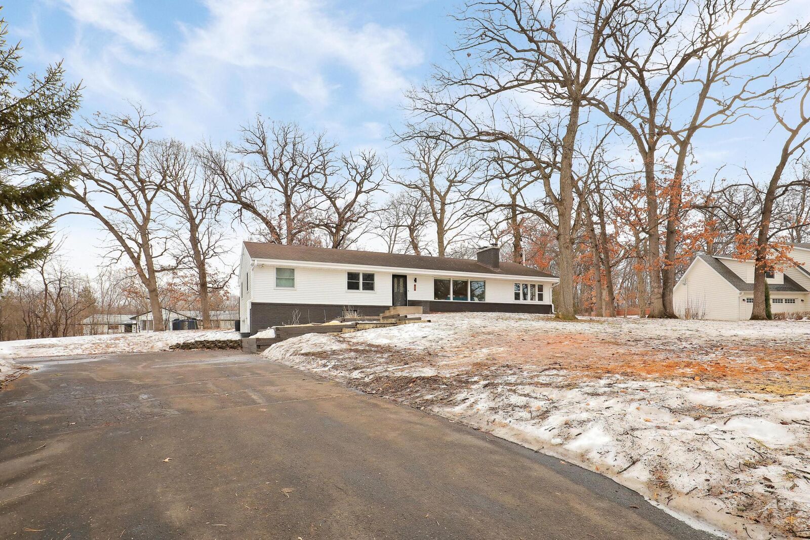 Property Photo: 616 Kingsview Lane N MN 55447