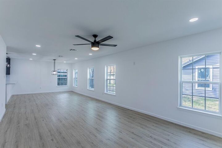 Property Photo: 1026 La Clede Street TX 76705