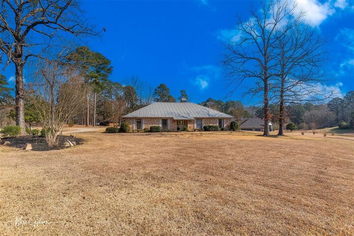 Property Photo: 3817 Shadow Creek Drive LA 71119