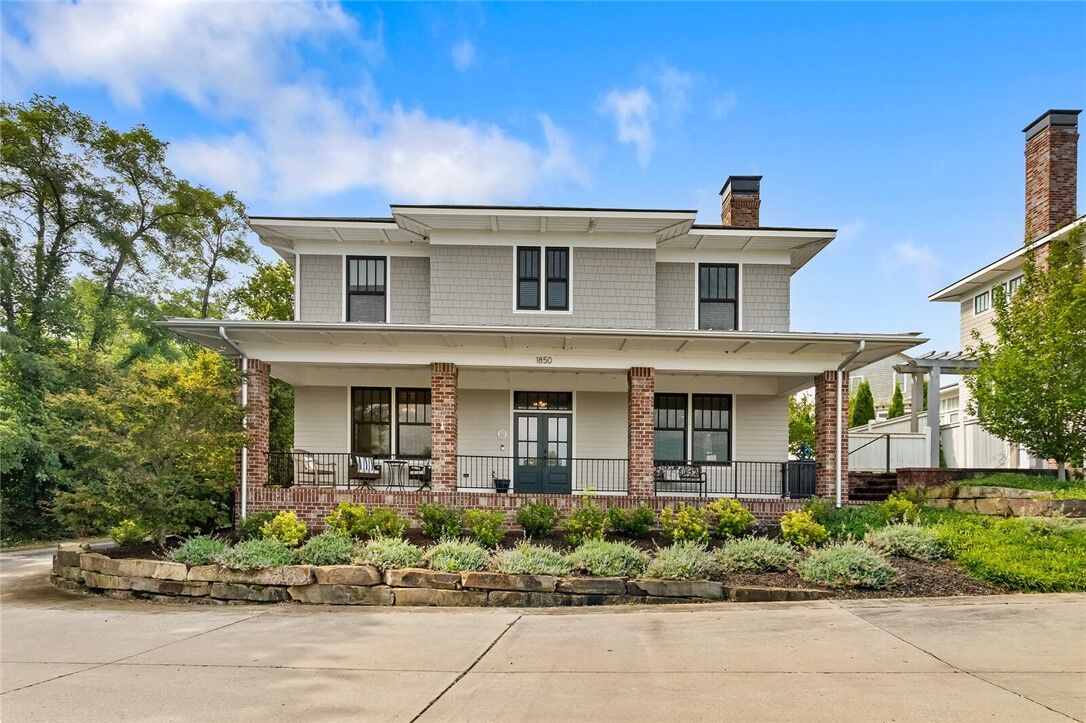Property Photo:  1850 N Clifton Avenue  AR 72701 