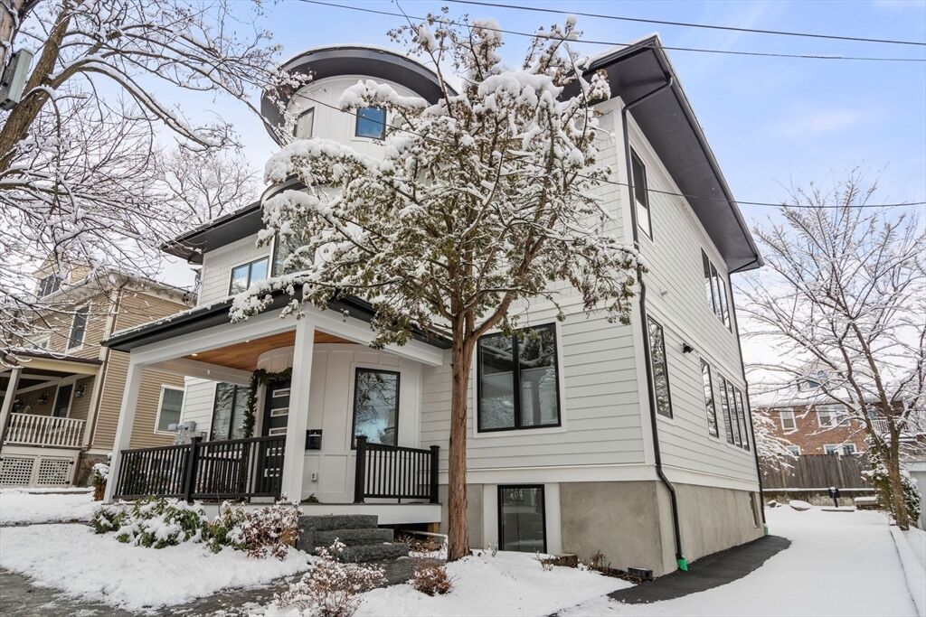 Property Photo:  116 Thorndike St 2B  MA 02446 