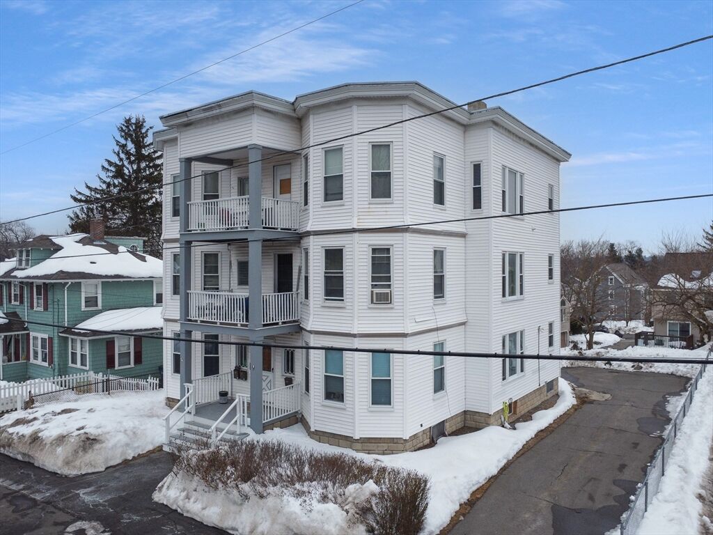 Property Photo:  9 Pilgrim Road  MA 01832 