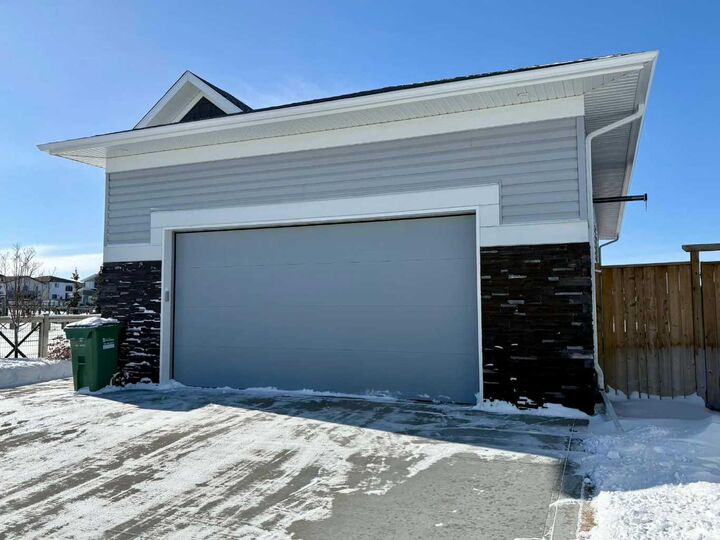 Property Photo:  36 Thorkman Avenue  AB T4P 0Y8 