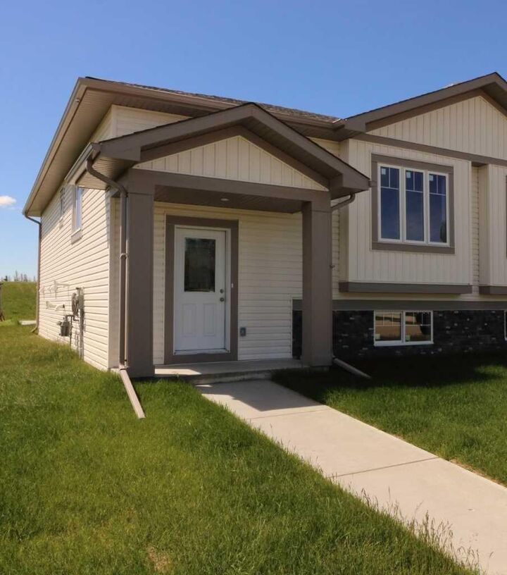 447 Henricks Drive — photo 1