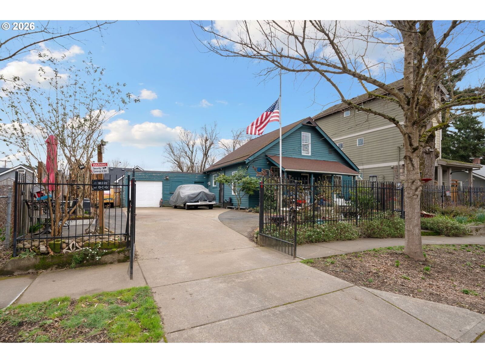 Property Photo: 5716 SE 104th Ave OR 97266