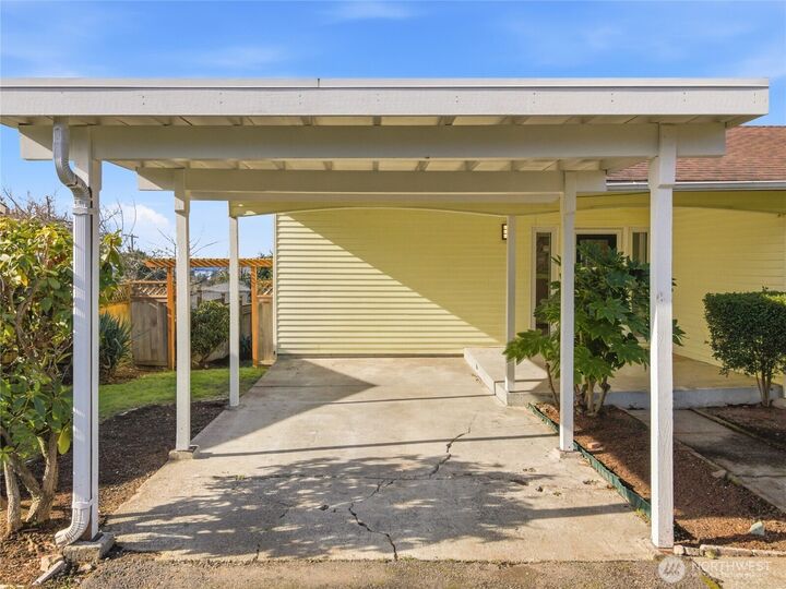 Property Photo: 24905 21st Avenue S WA 98032