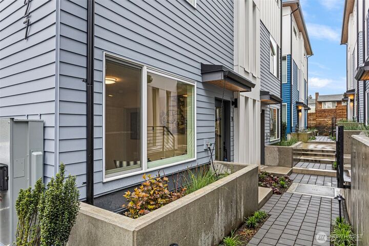 Property Photo:  2527  29th Avenue S B  WA 98144 