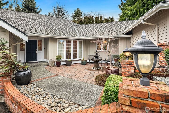 Property Photo:  11818 NE 48th Place  WA 98033 