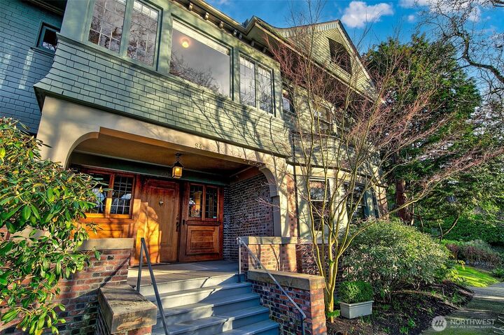 Property Photo: 942 Harvard Avenue E WA 98102