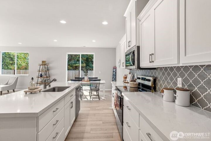 Property Photo: 7424 107 Street Ct E WA 98373