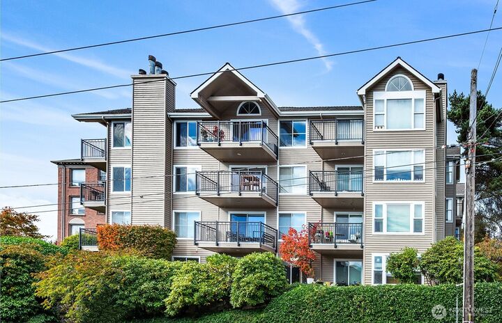 Property Photo:  467  Newton Street 402  WA 98109 