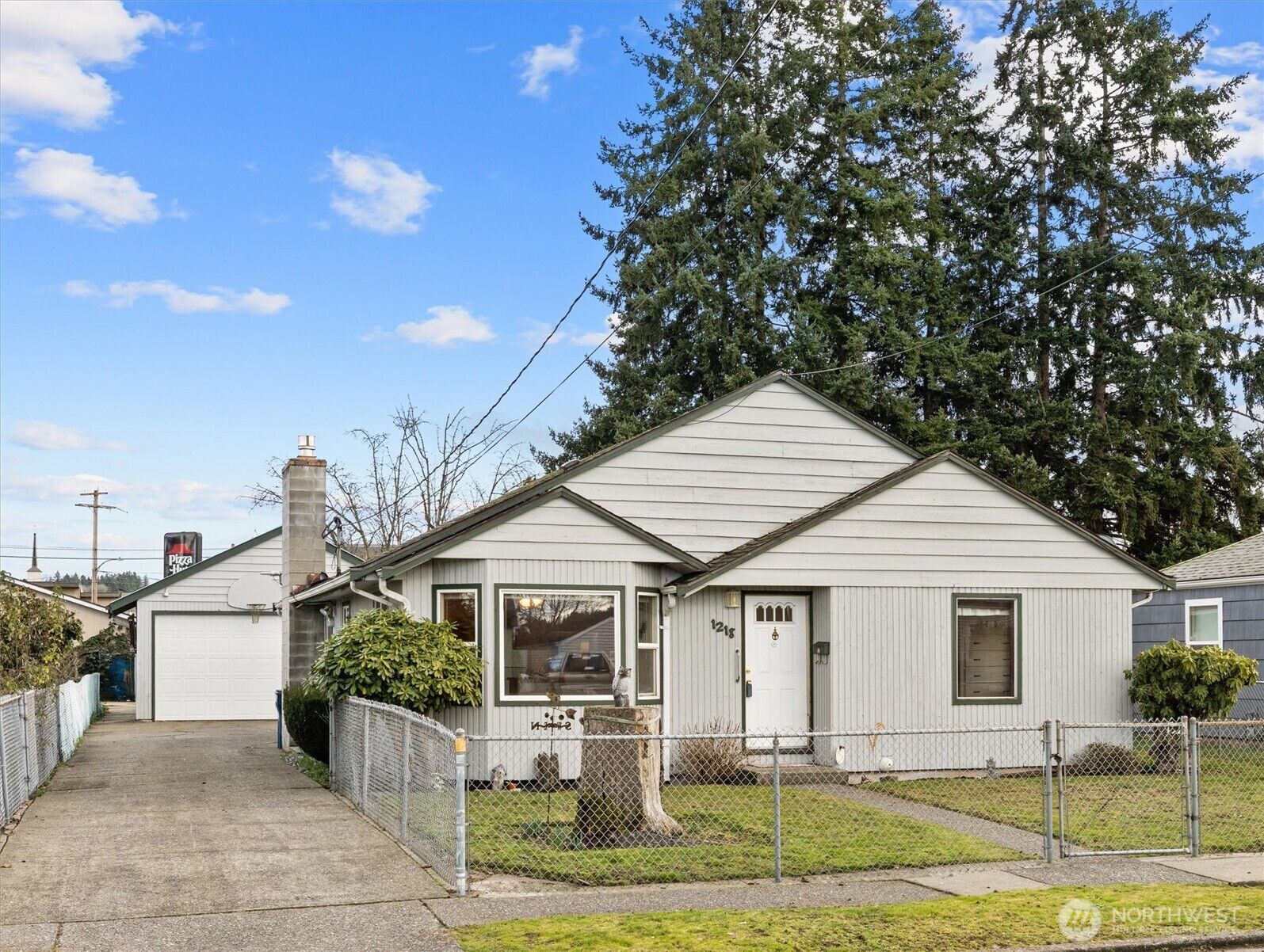 Property Photo:  1218  H Street  WA 98002 
