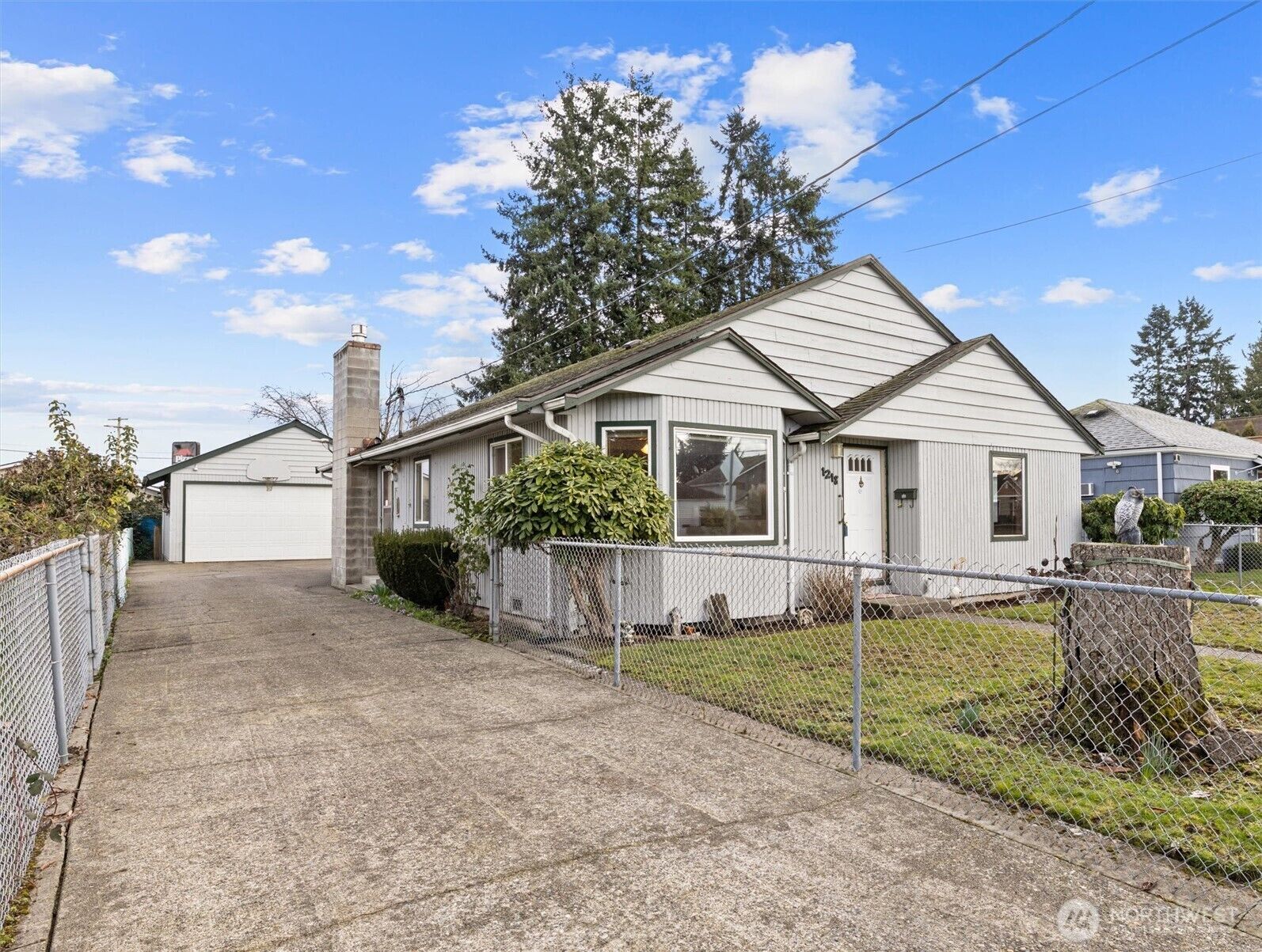 Property Photo: 1218 H Street WA 98002