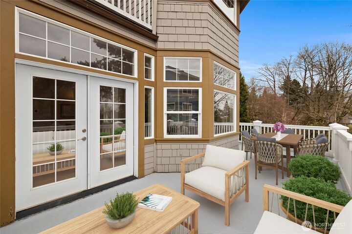 Property Photo:  337  25th Avenue E  WA 98112 