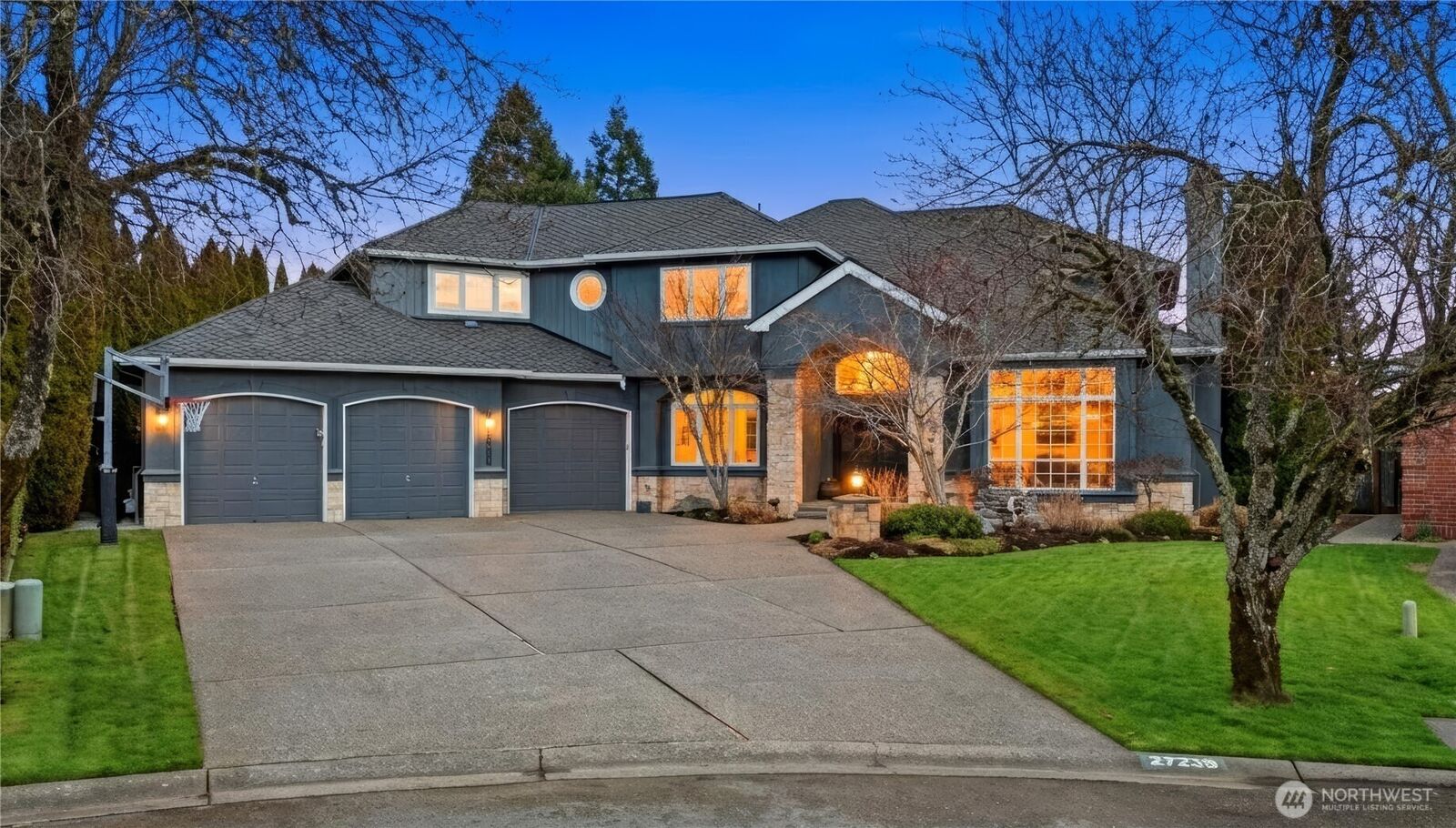 Property Photo:  27239 SE 27th Street  WA 98075 