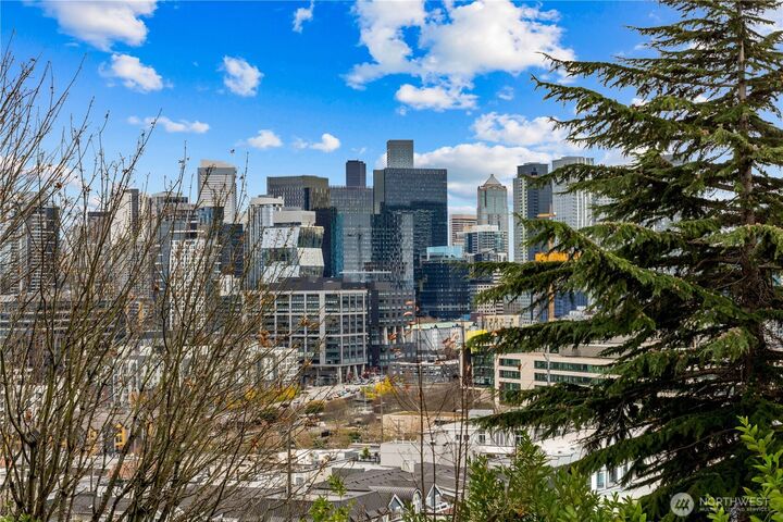 Property Photo:  1014  4th Avenue N  WA 98109 