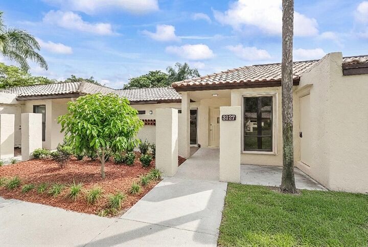 Property Photo: 3127 Kingswood Terrace FL 33431